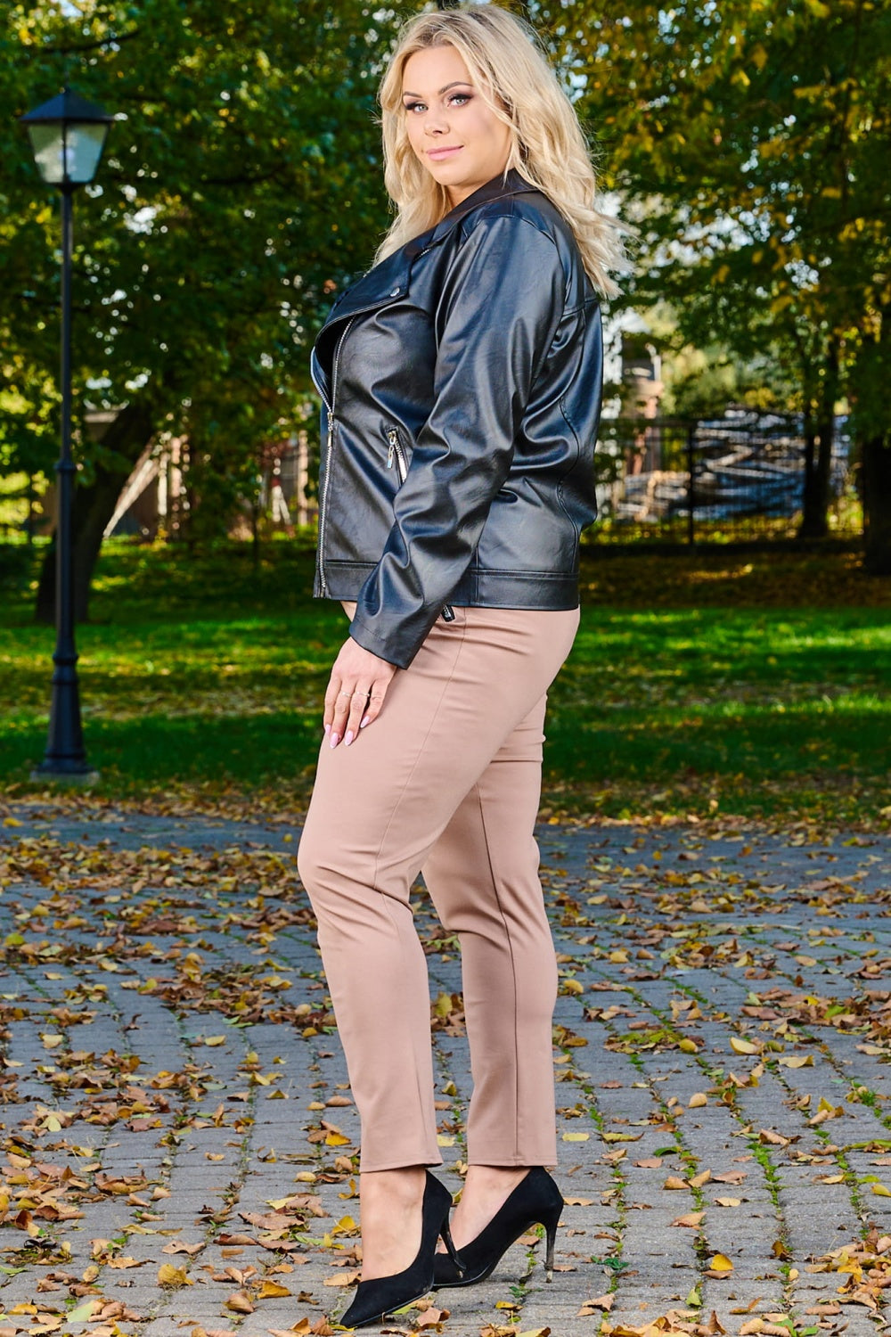 Jachetă plus size model 173067 Karko - armamenter